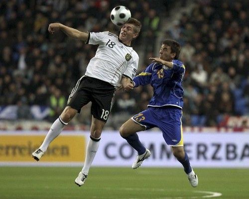 冰岛国家队备战欧洲杯预选赛，积极备战的简单介绍