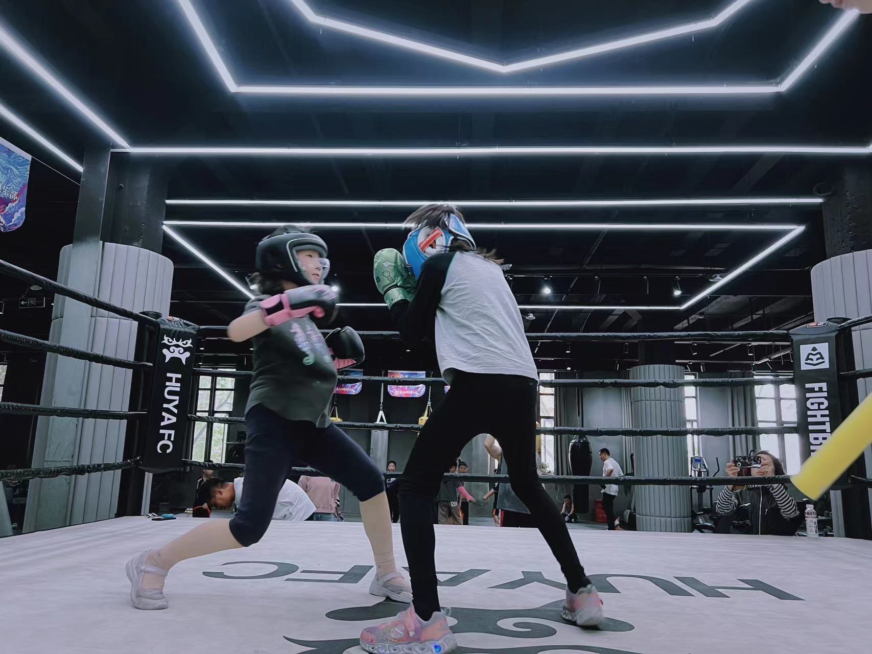 包含汉堡球队内部调整，力争在未来比赛中取得更好成绩的词条