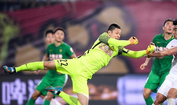 包含大连一方豪取客场三分，山东鲁能主场战平北京人和的词条