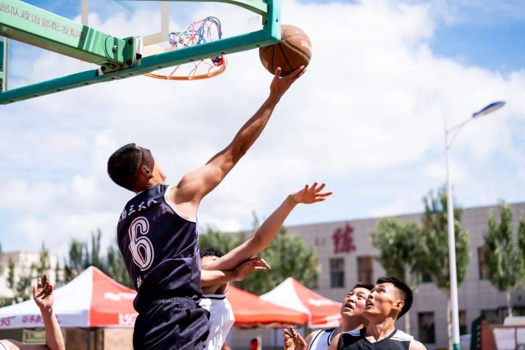 九游中国-热血比拼！球员斗志昂扬备战重要战役的简单介绍