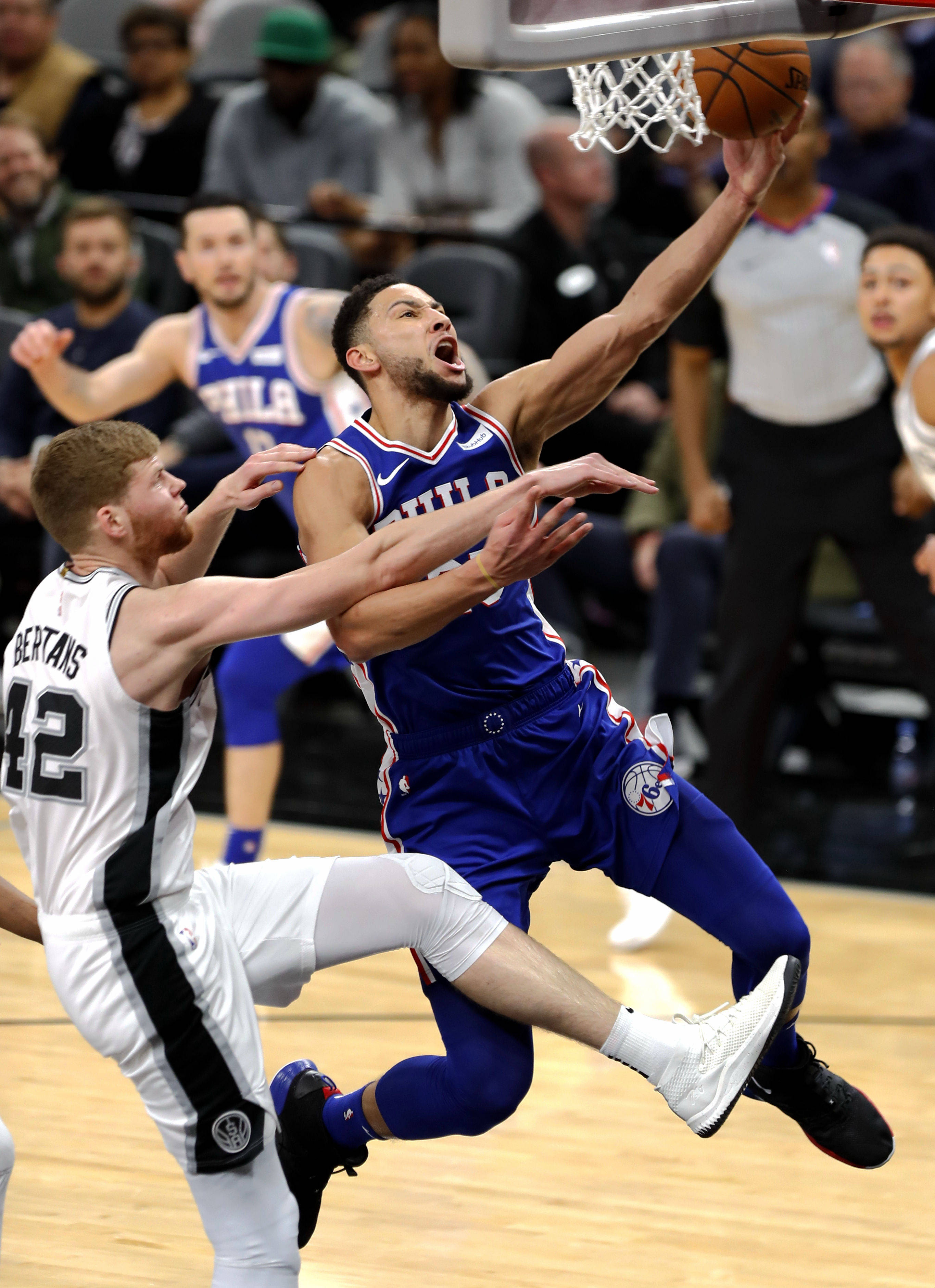 九游APP-包含活塞马刺激烈交锋，抢分大战打破平淡的词条