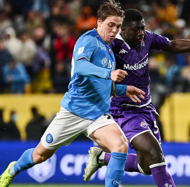 欧冠淘汰赛形势更趋紧张，豪门屡遭失利的简单介绍