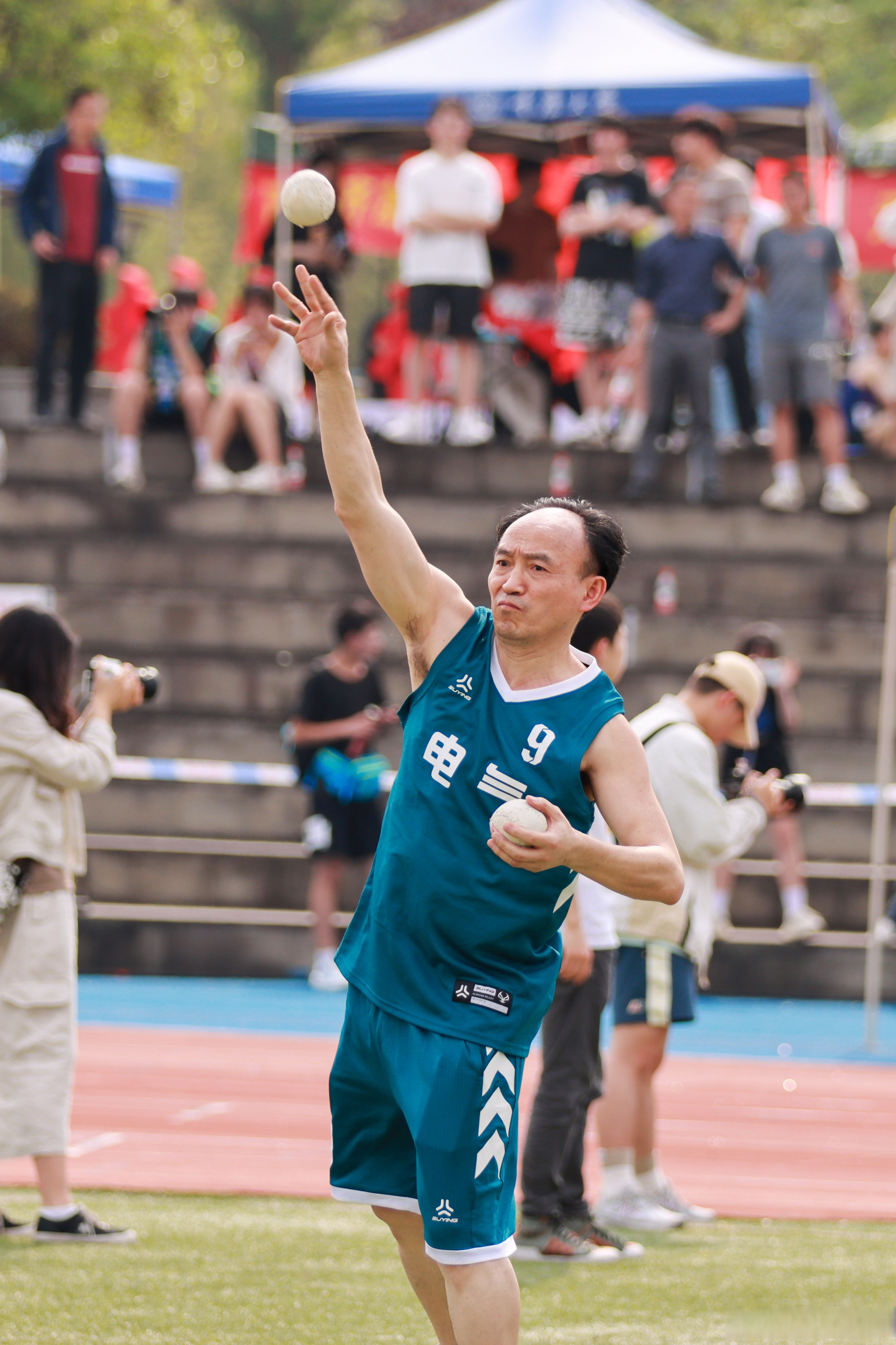 体育赛事激情四射，令人沉浸其中