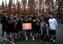 关于全队齐心协力，势如破竹，征服赛场的信息