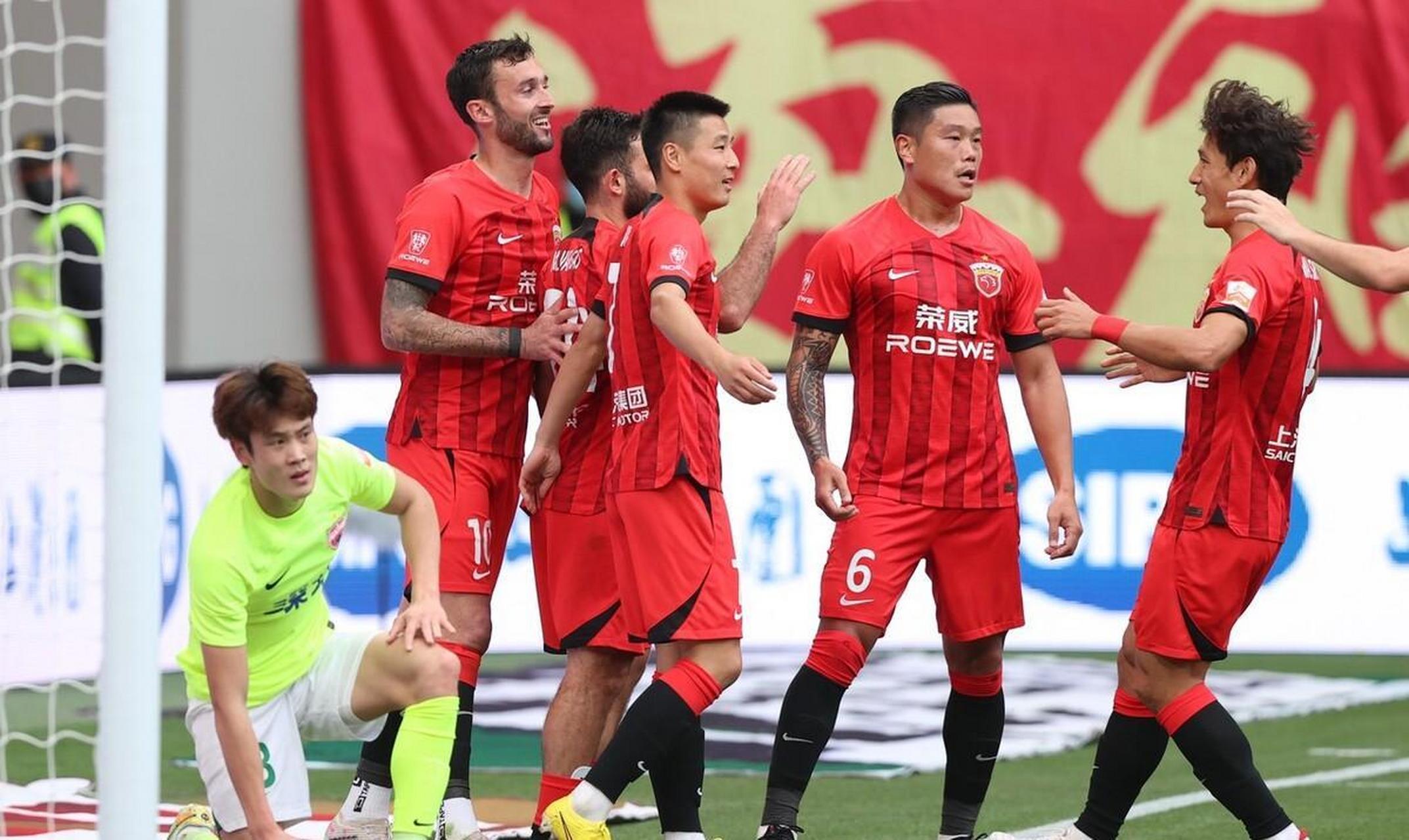 上海队在主场凭借团队合作力成功防守