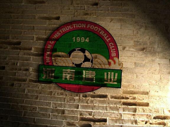 河北华夏险胜河南建业，保持领先的简单介绍