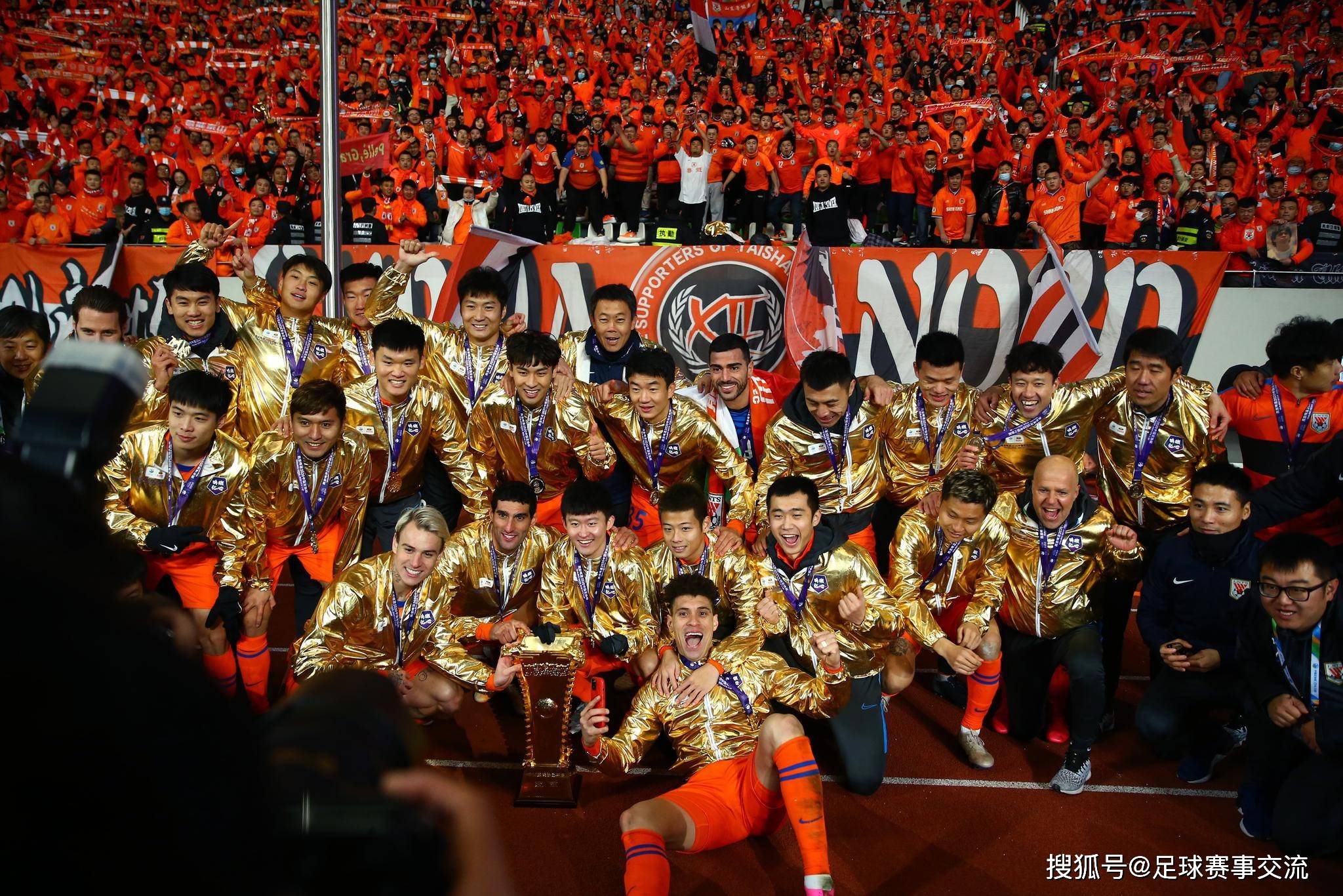 九游娱乐入口-关于足球赛场上豪强碰撞，观众热血沸腾，场面火爆无比！的信息