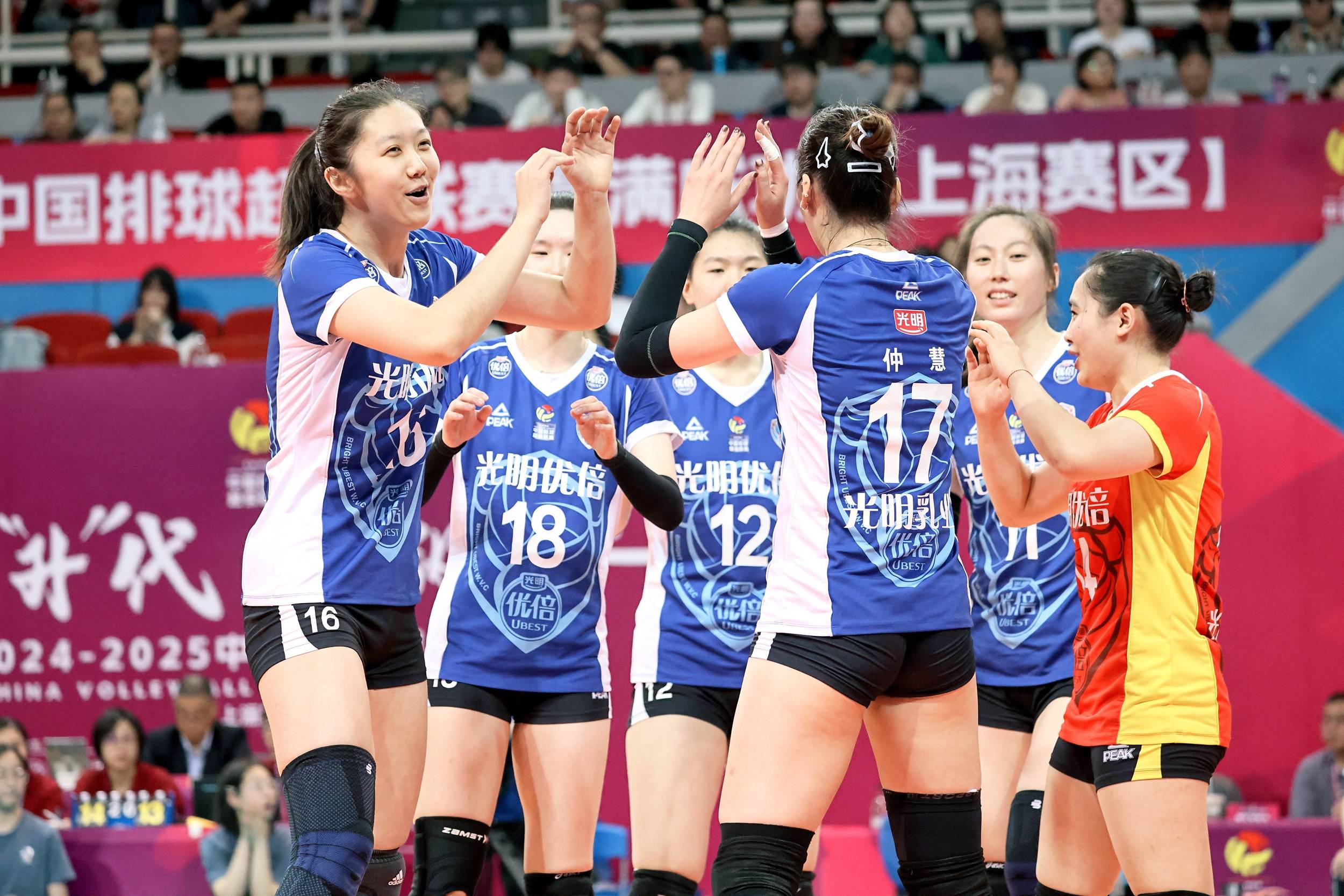 九游娱乐官方-紧张瞬间！女排半决赛现场观众沸腾的简单介绍