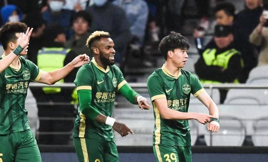 申花战绩低迷，球队整体实力需调整