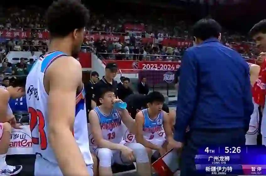 强队在多次落后情况下翻盘逆袭