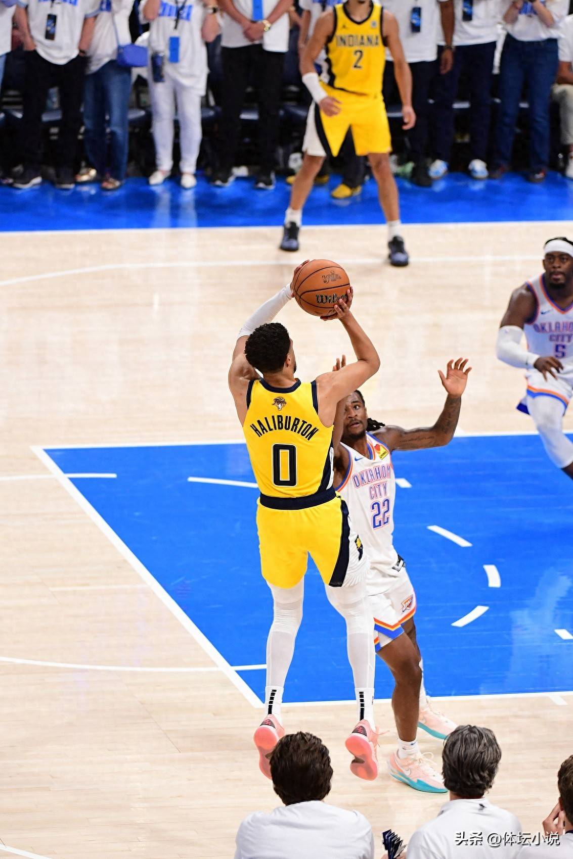 一位球星完成绝杀帮助球队逆转比赛