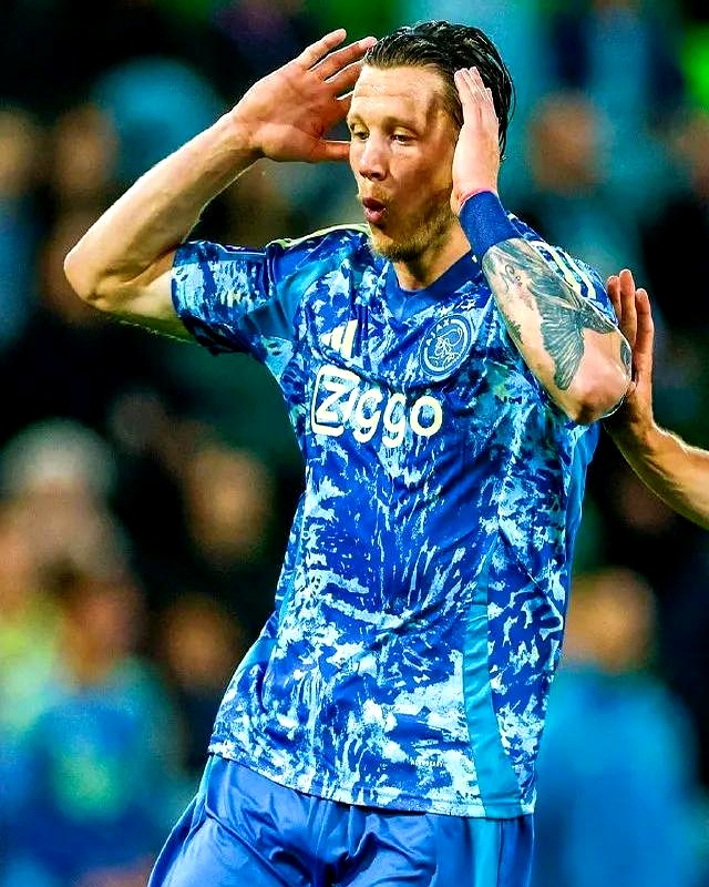 阿贾克斯积极拼搏，取得不平凡胜利