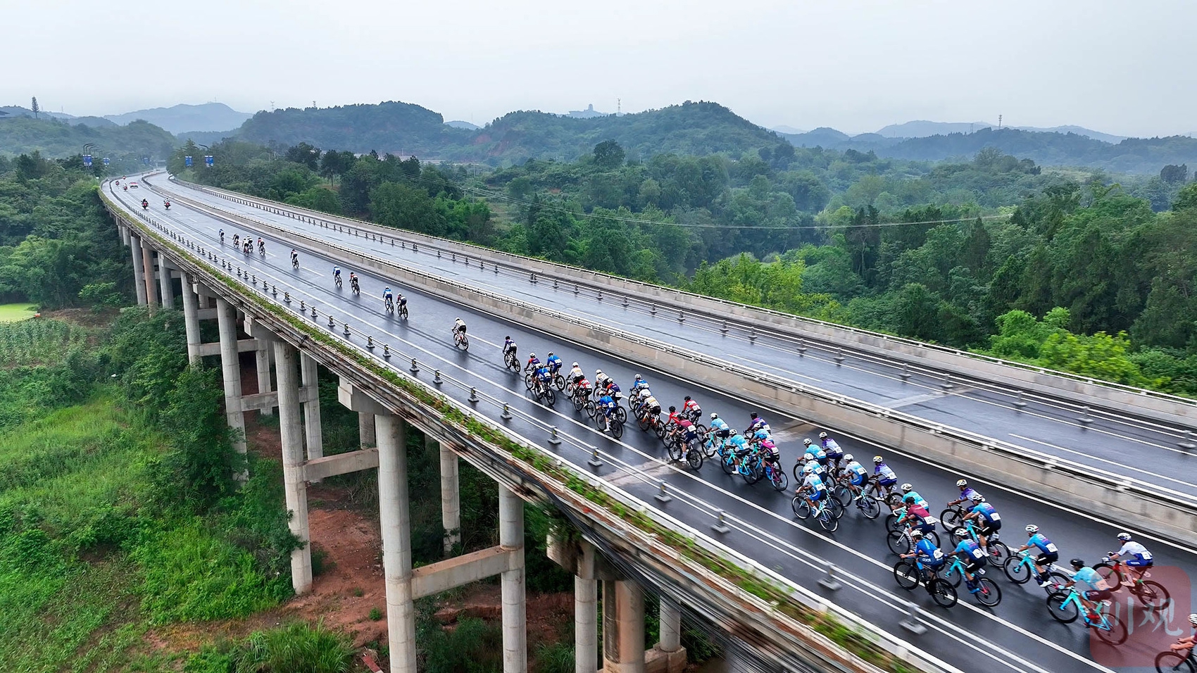九游娱乐app下载-自行车赛事激情四射，速度带来惊喜
