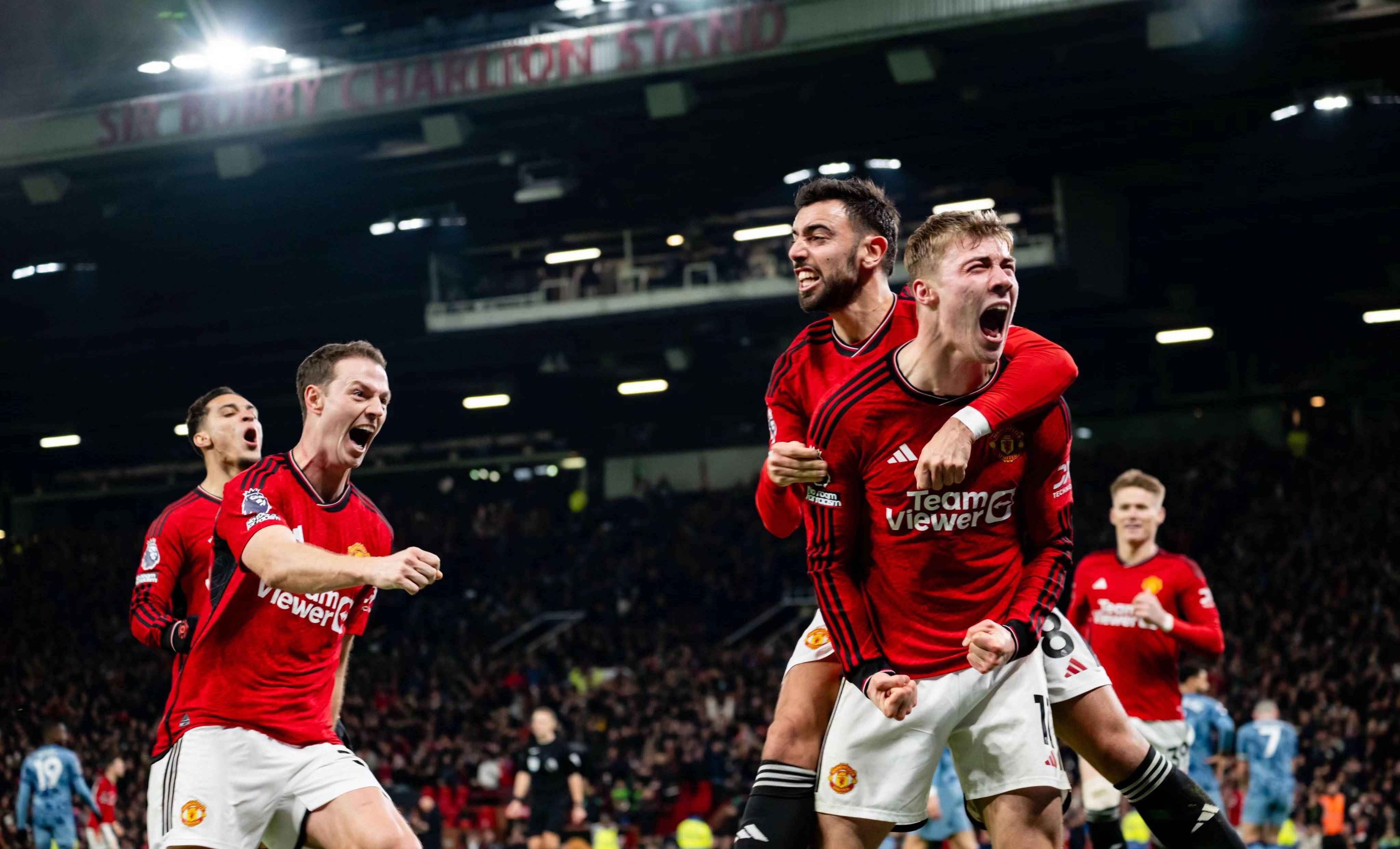 九游体育APP下载-曼联客场取胜，梅开二度猛攻晋级