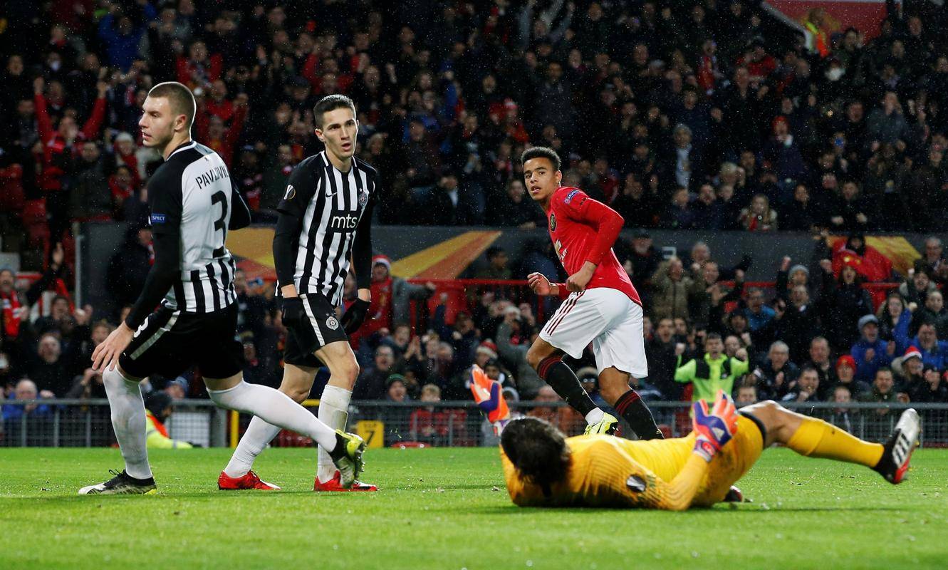 包含德国足球俱乐部争夺欧联杯资格，排名拉锯战的词条