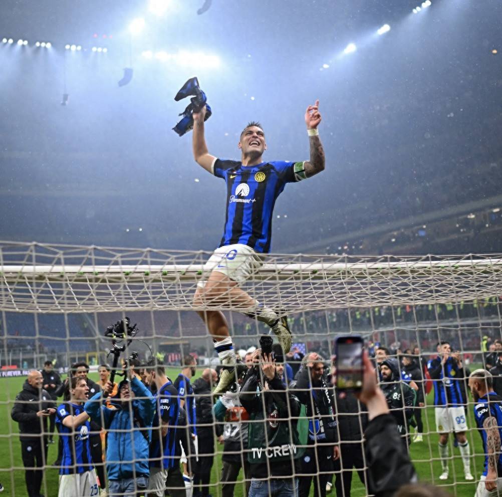 国际米兰主场大胜，稳坐积分榜首位