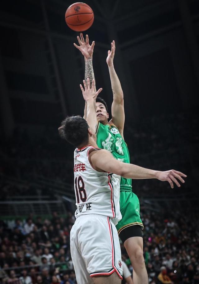 辽宁队在主场击败对手，取得三连胜