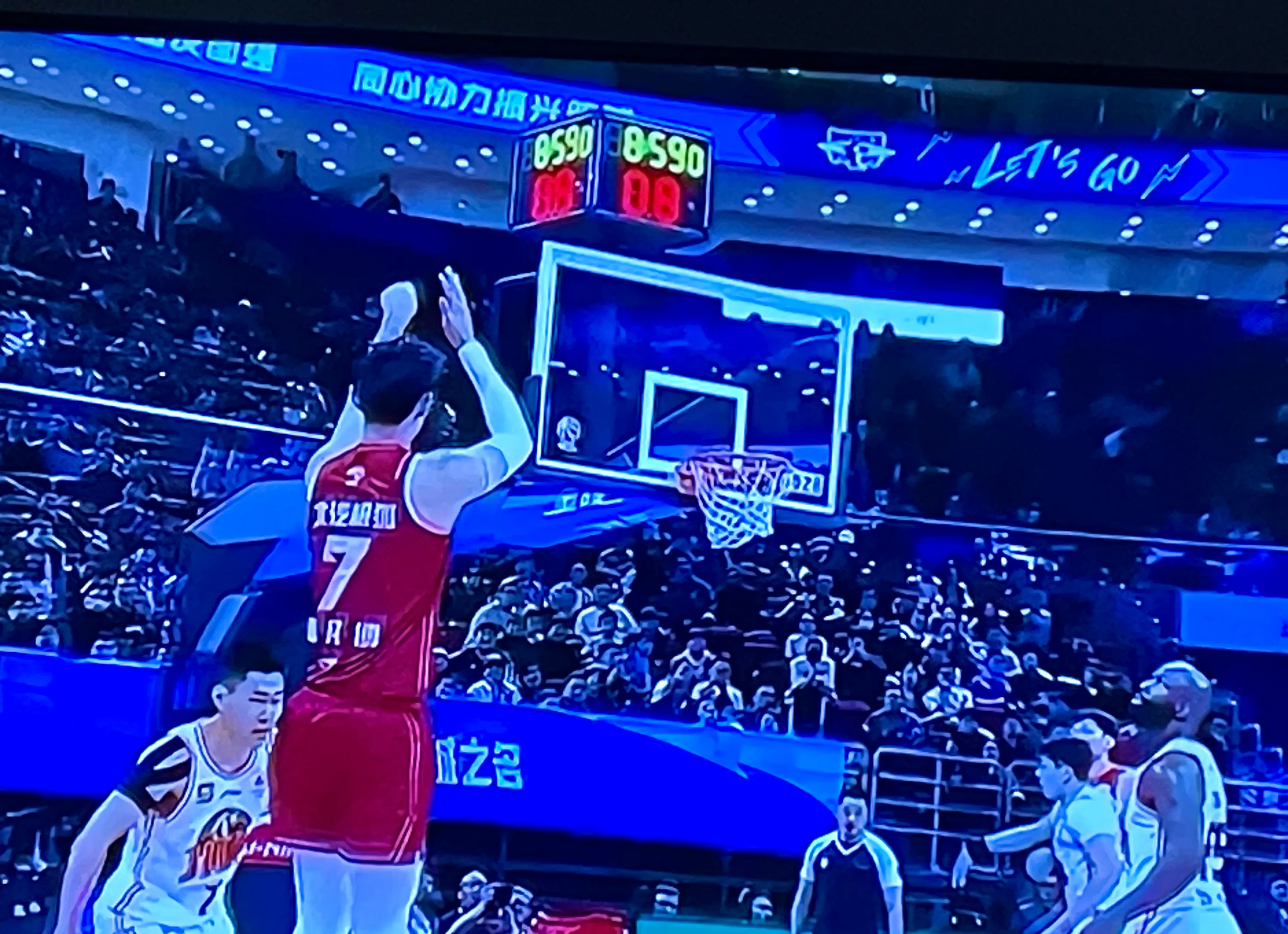 吉林队在比赛中意外遭遇失误，引发议论纷纷的简单介绍