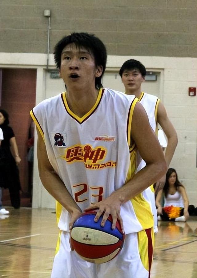 九游VIP-篮球璀璨，名将耀眼，快来感受赛场无限魅力！的简单介绍