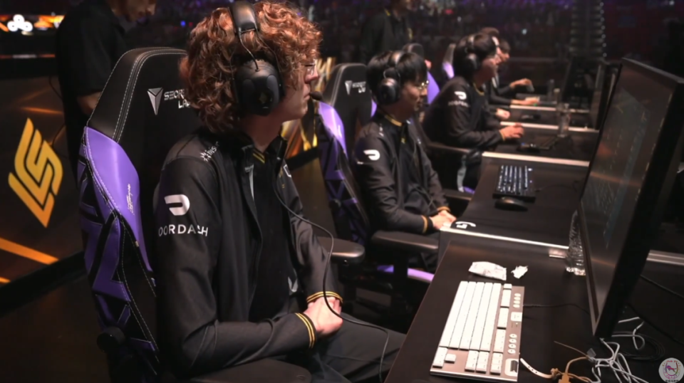 九游娱乐入口-TES血洗EG，ShowMaker拿下关键大龙峡谷大战淘汰赛，让粉丝疯狂欢呼的简单介绍