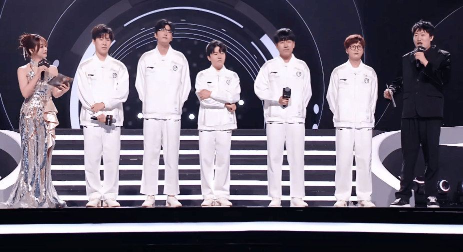 HLE轻取IG，Hanssama关键团战开团秒人顶尖较量全球总决赛，点燃全场激情