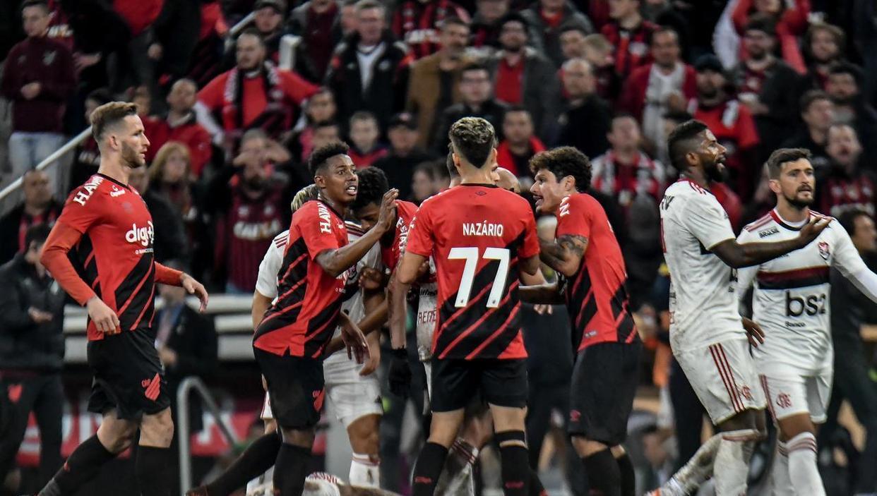 九游游戏-热刺主场迎战曼联，球迷士气高涨助威场面火爆的简单介绍